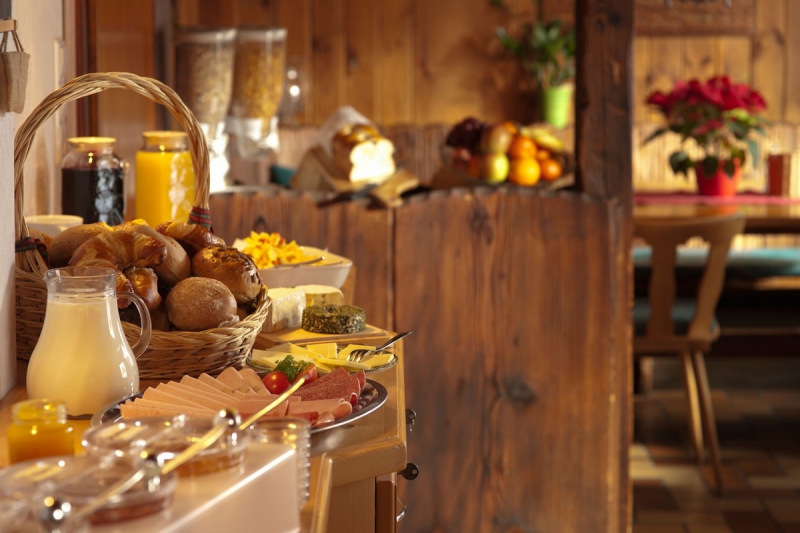 boulangerie-RAYOL CANADEL SUR MER-min_breakfast_buffet_food_restaurant_meal_hotel_plate_fresh-718745